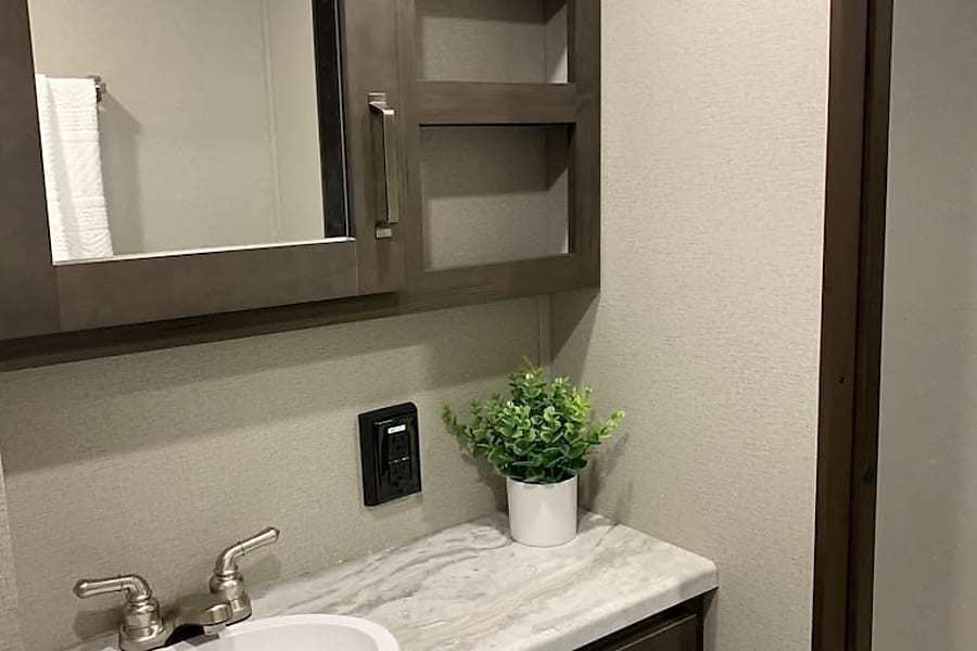 Photo 5 - 2020 Grand Design Travel Trailer rental photo 7