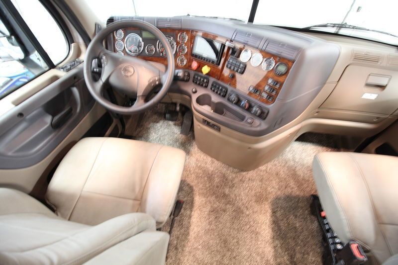 Photo 4 - 2019 Showhauler Class A Motorhome rental photo 7