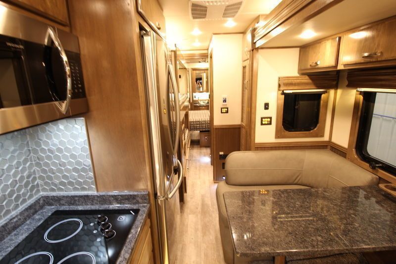 Photo 5 - 2019 Showhauler Class A Motorhome rental photo 12
