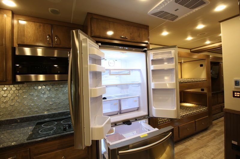 Photo 6 - 2019 Showhauler Class A Motorhome rental photo 13