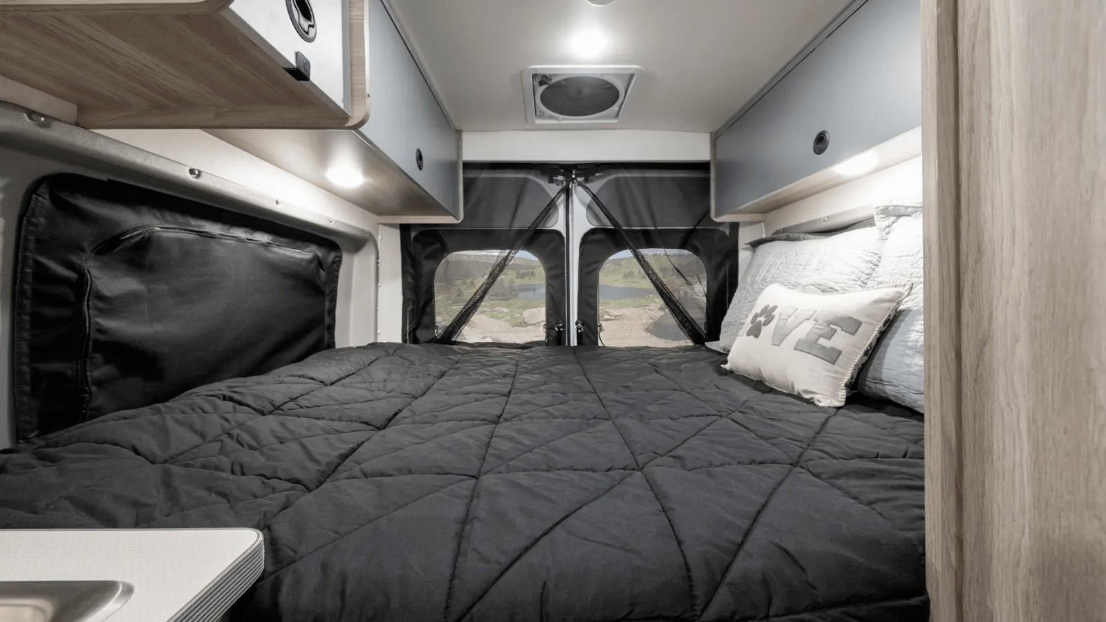 Photo 10 - 2021 Winnebago Other rental photo 12