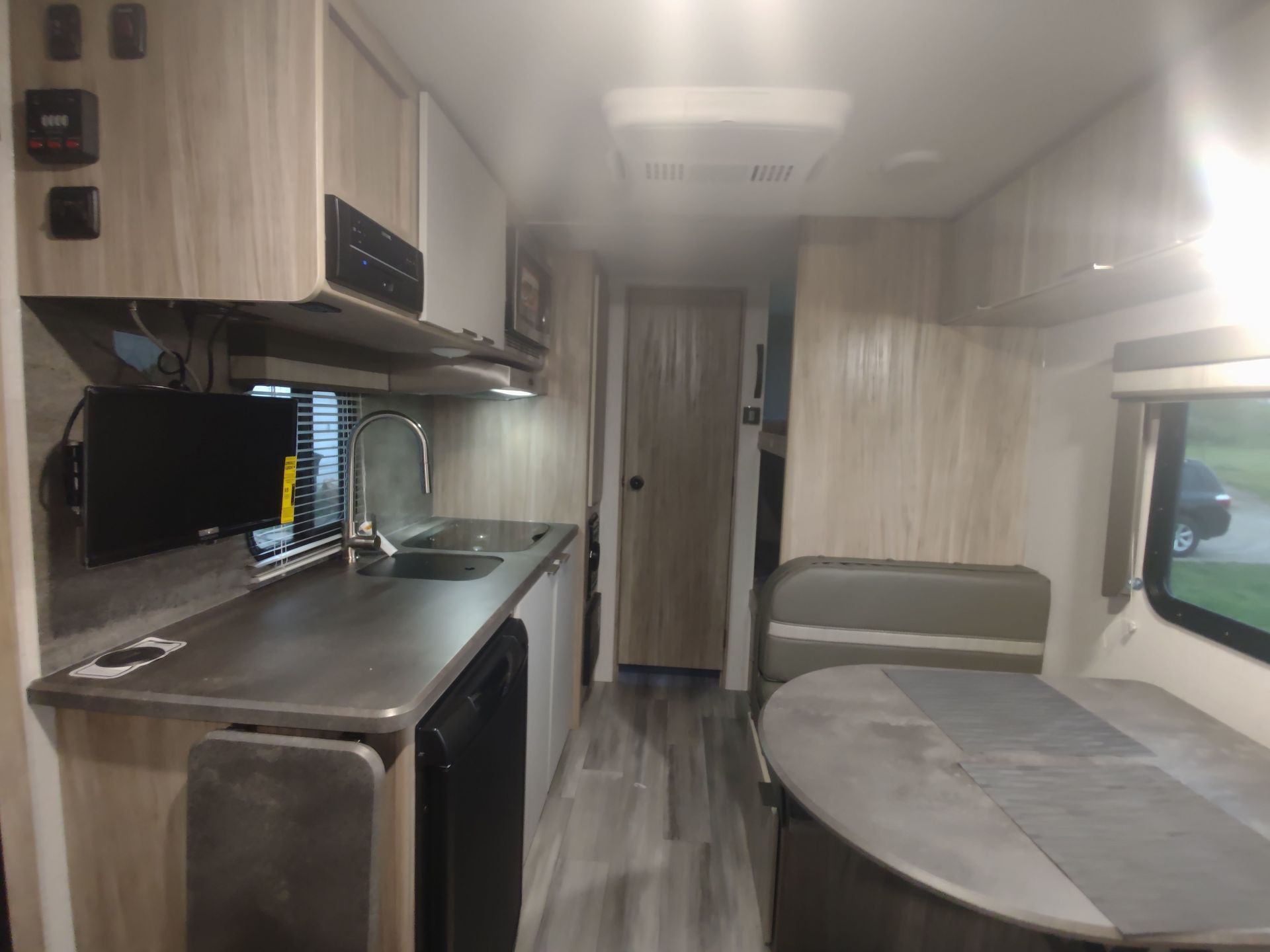 Photo 6 - 2021 Winnebago Travel Trailer rental photo 8