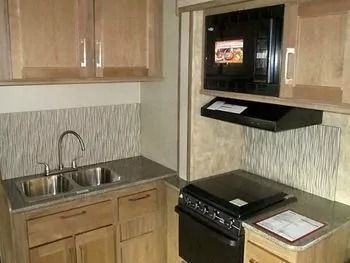 Photo 7 - 2018 Jayco Class C Motorhome rental photo 9