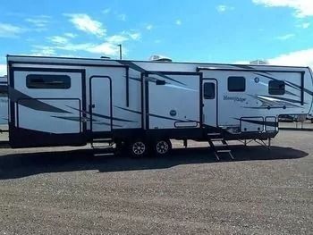 Photo 13 - 2019 Highland Ridge Fifth Wheel rental photo 15