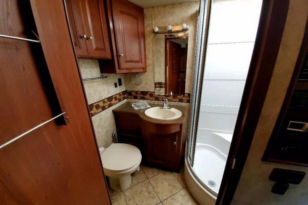 Photo 1 - 2011 Winnebago Class A Motorhome rental photo 5
