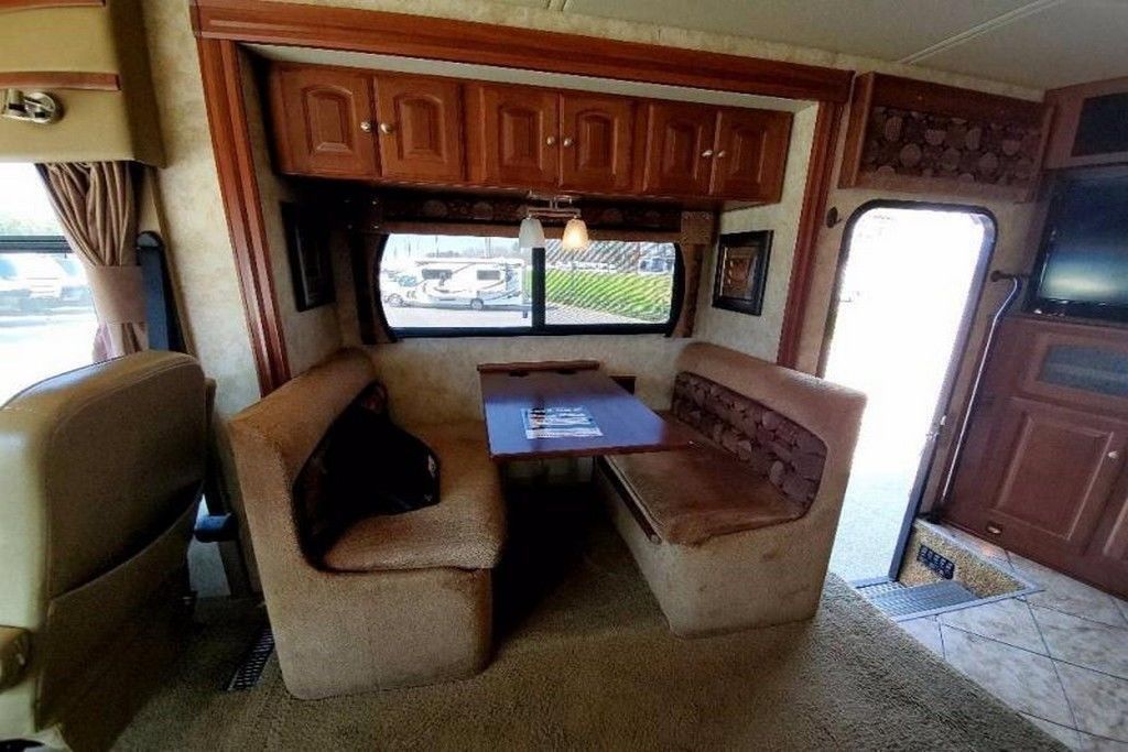 Photo 2 - 2011 Winnebago Class A Motorhome rental photo 9