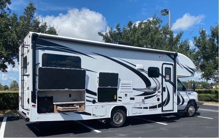 Photo 3 - 2021 Entegra Coach Class C Motorhome rental photo 5