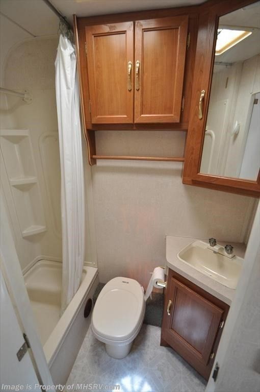 Photo 6 - 2002 Coachmen Class C Motorhome rental photo 8