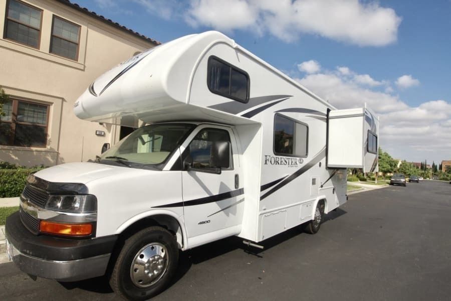 Photo 3 - 2018 Forest River Class C Motorhome rental photo 5