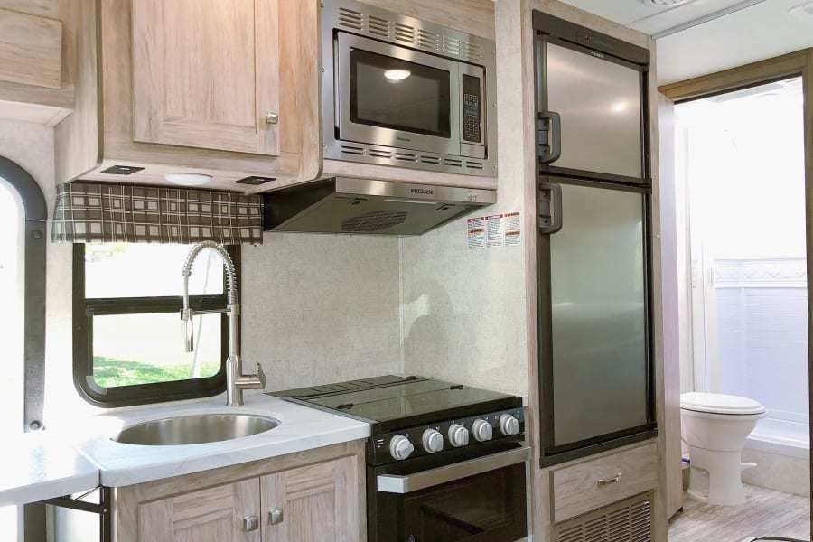 Photo 5 - 2020 Forest River Class C Motorhome rental photo 7