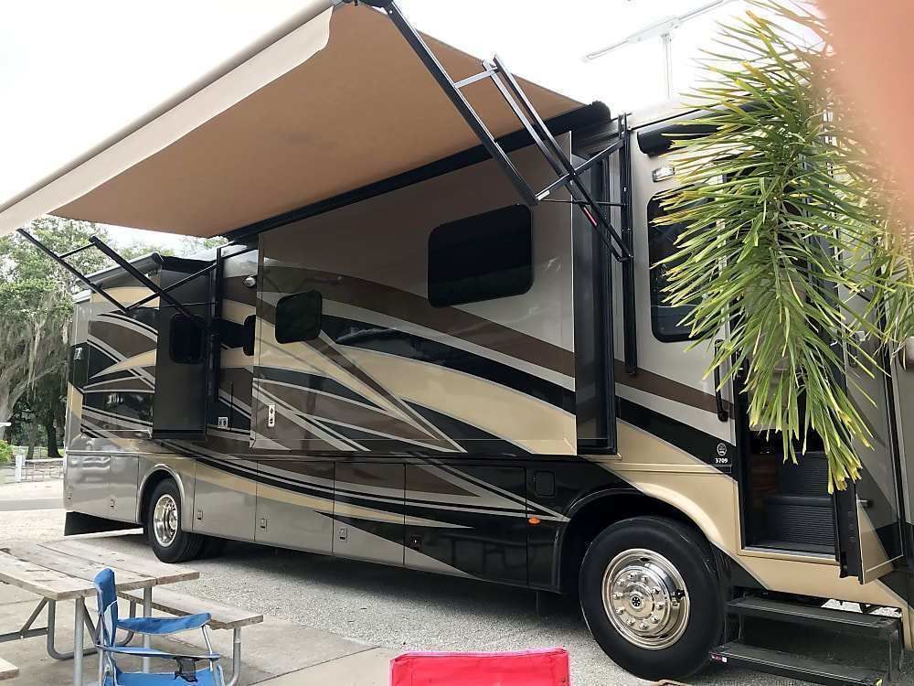 Photo 1 - 2018 Newmar Class A Motorhome rental photo 13