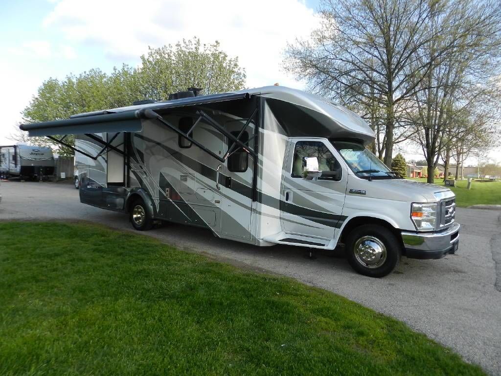 Photo 2 - 2013 Winnebago Class C Motorhome rental photo 4