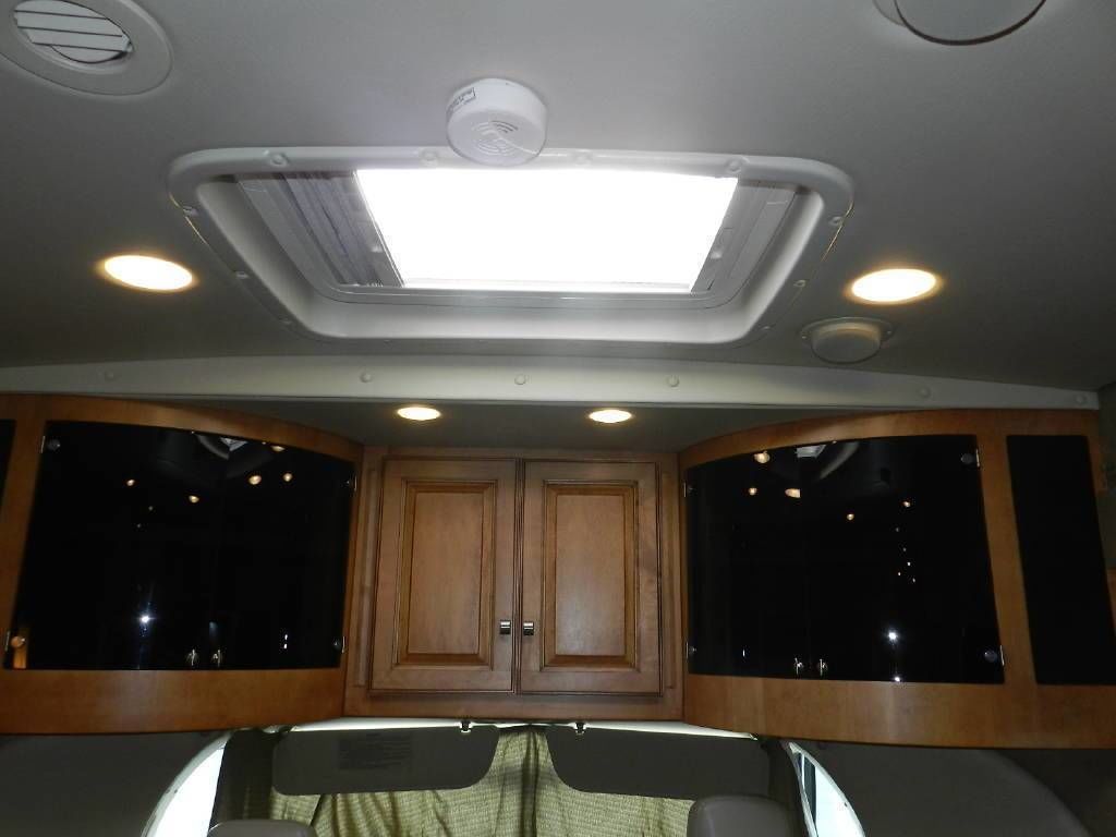 Photo 13 - 2013 Winnebago Class C Motorhome rental photo 15