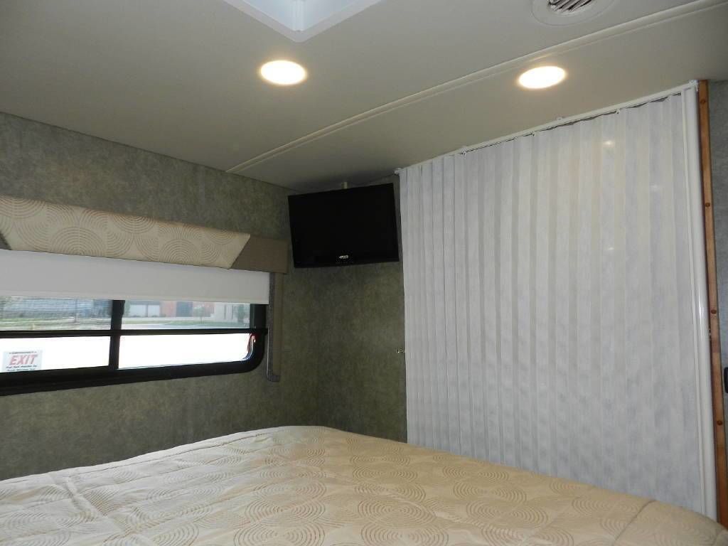 Photo 16 - 2013 Winnebago Class C Motorhome rental photo 18