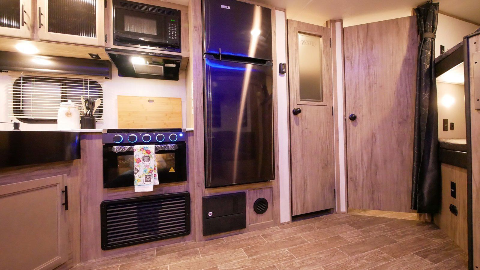 Photo 9 - 2021 Cherokee Trailer Travel Trailer rental photo 11