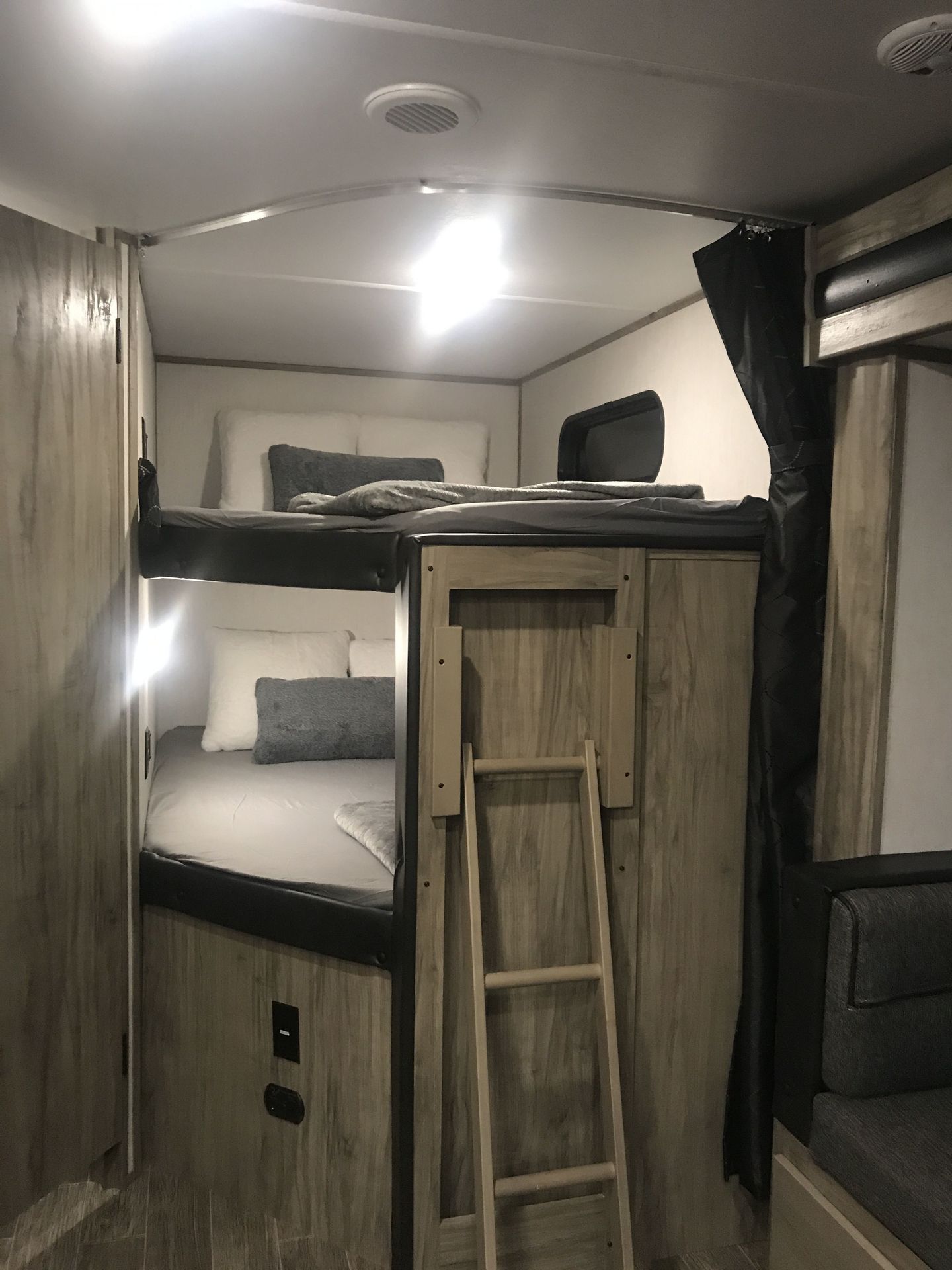 Photo 15 - 2021 Cherokee Trailer Travel Trailer rental photo 17