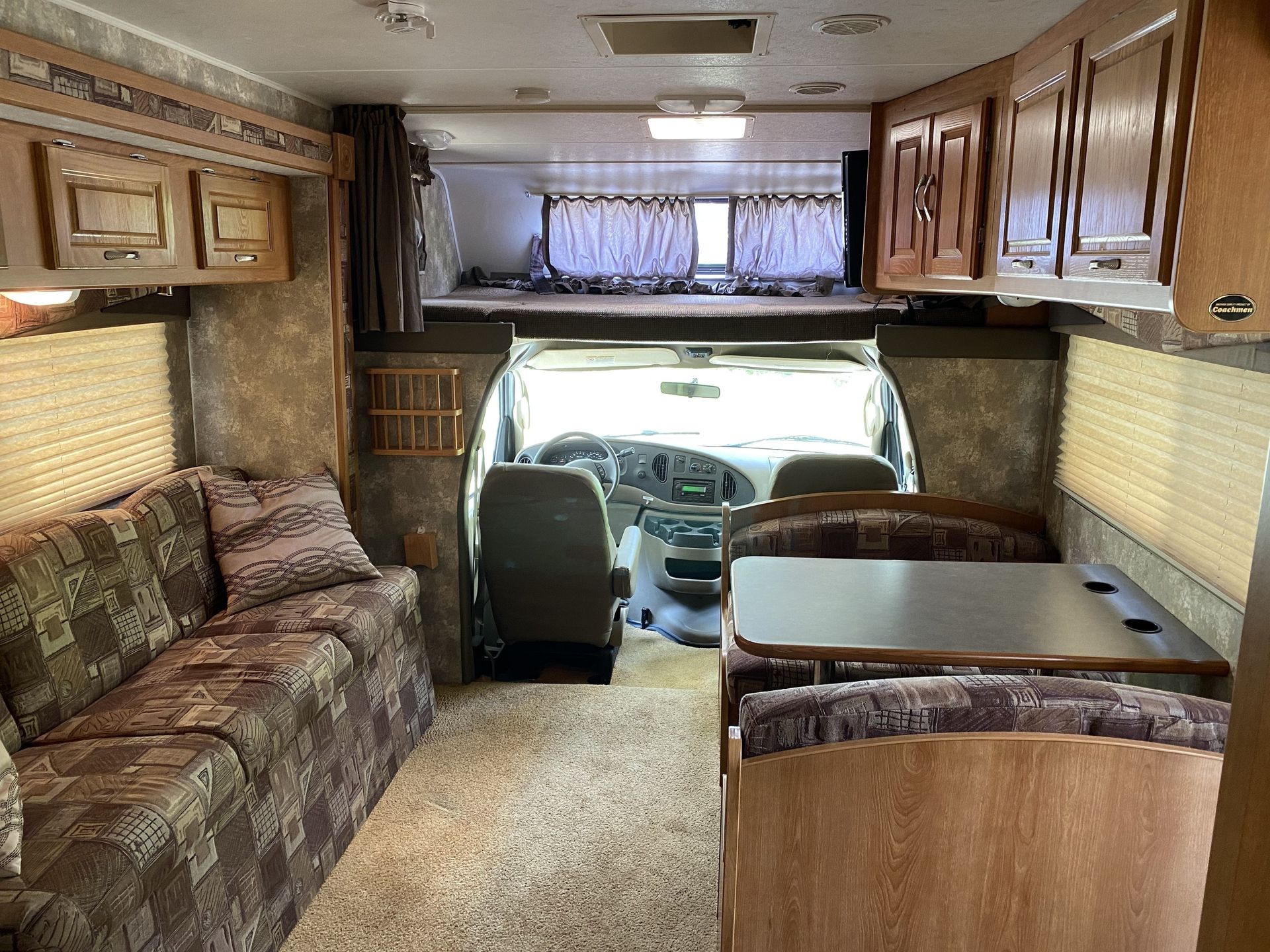 Photo 1 - 2007 Coachmen Class C Motorhome rental photo 8