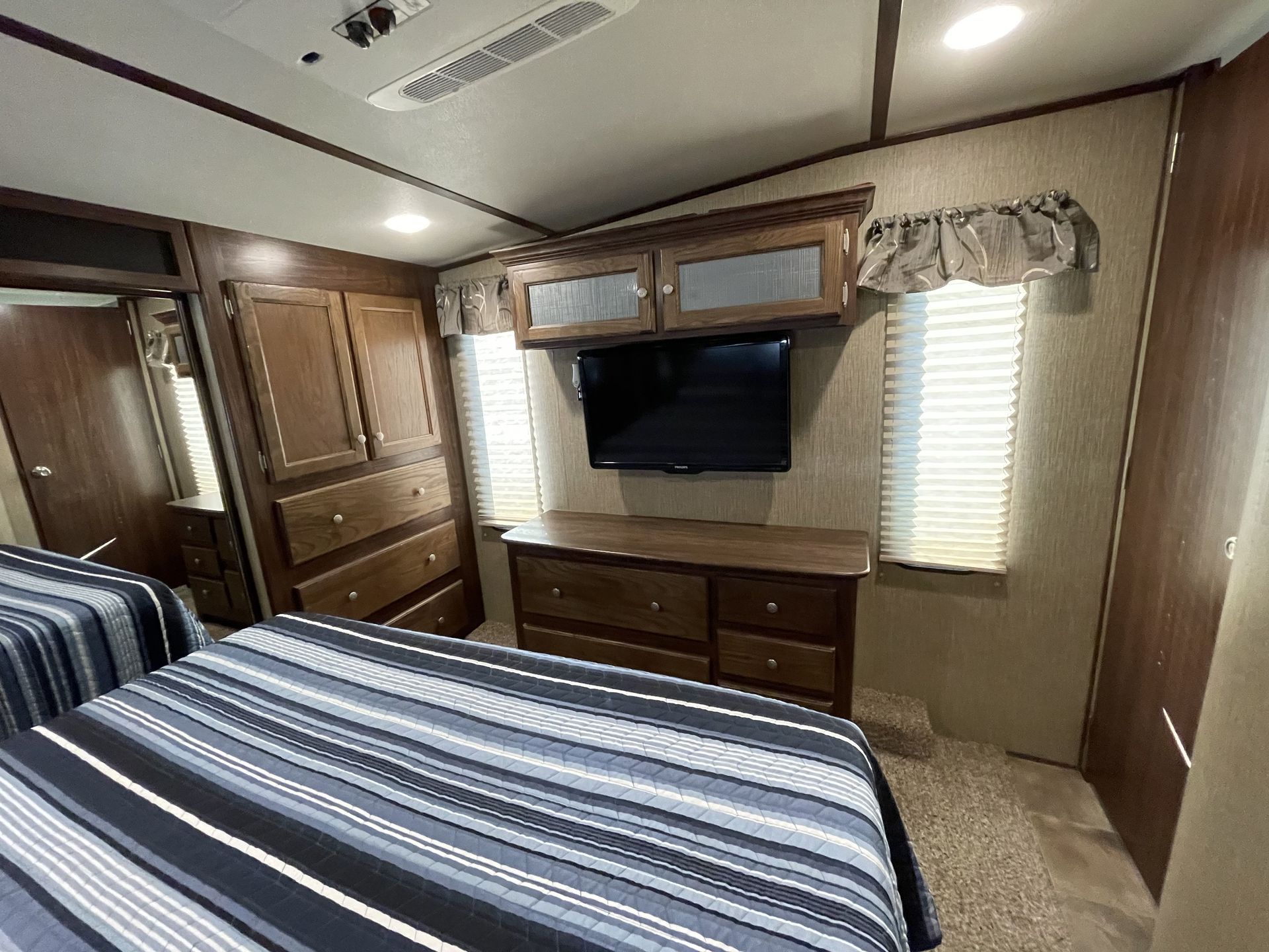Photo 5 - 2017 Keystone Fifth Wheel rental photo 7