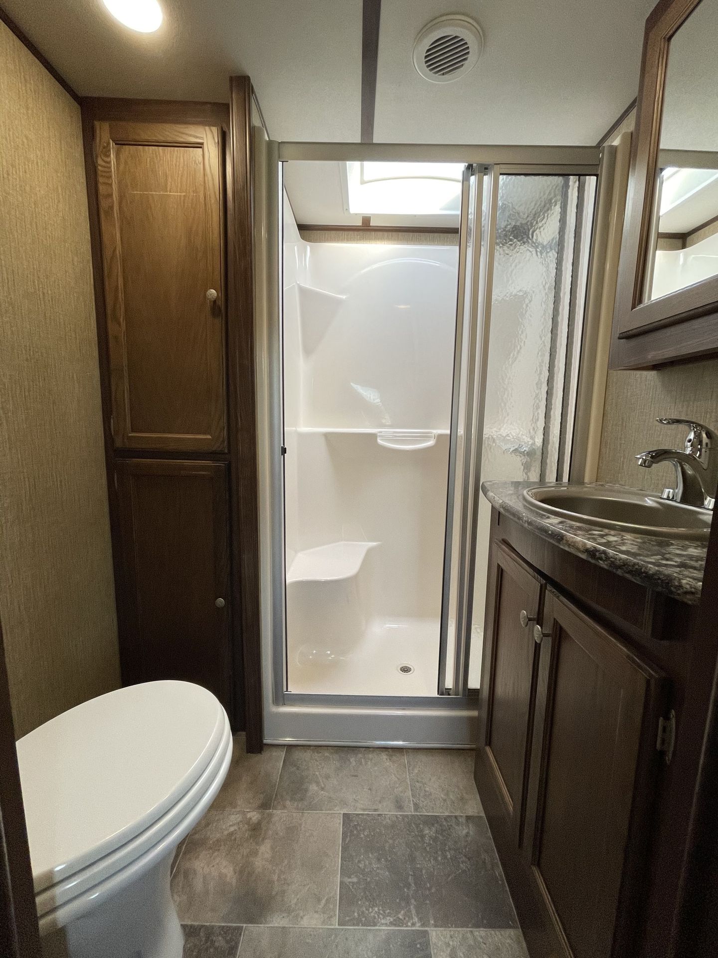 Photo 6 - 2017 Keystone Fifth Wheel rental photo 8