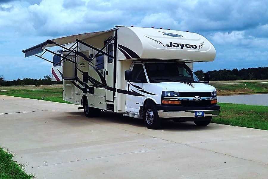Photo 2 - 2017 Jayco Class C Motorhome rental photo 4