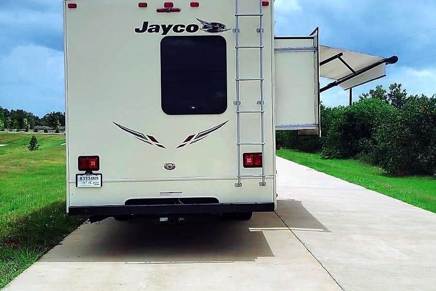 Photo 3 - 2017 Jayco Class C Motorhome rental photo 5