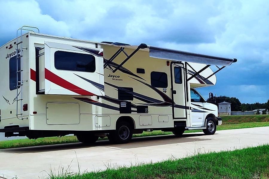 Photo 6 - 2017 Jayco Class C Motorhome rental photo 8