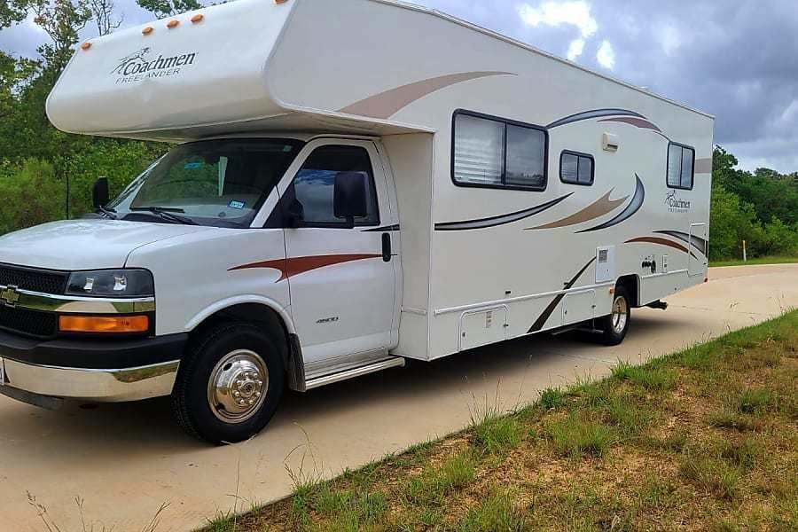 Photo 0 - 2014 Coachmen Class C Motorhome rental photo 2