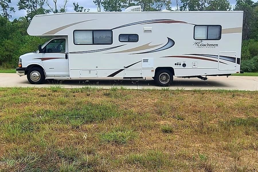 Photo 7 - 2014 Coachmen Class C Motorhome rental photo 9