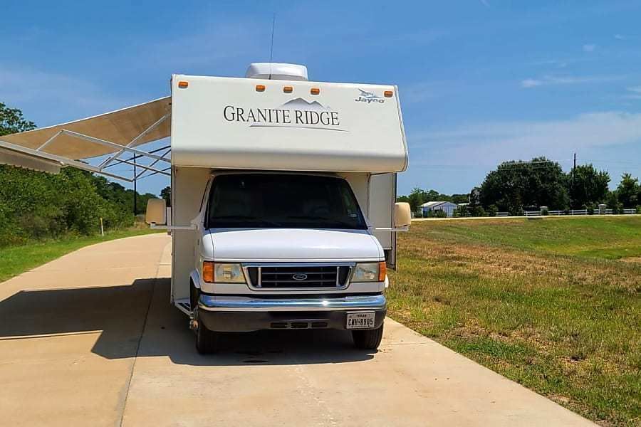 Photo 1 - 2006 Jayco Class C Motorhome rental photo 3