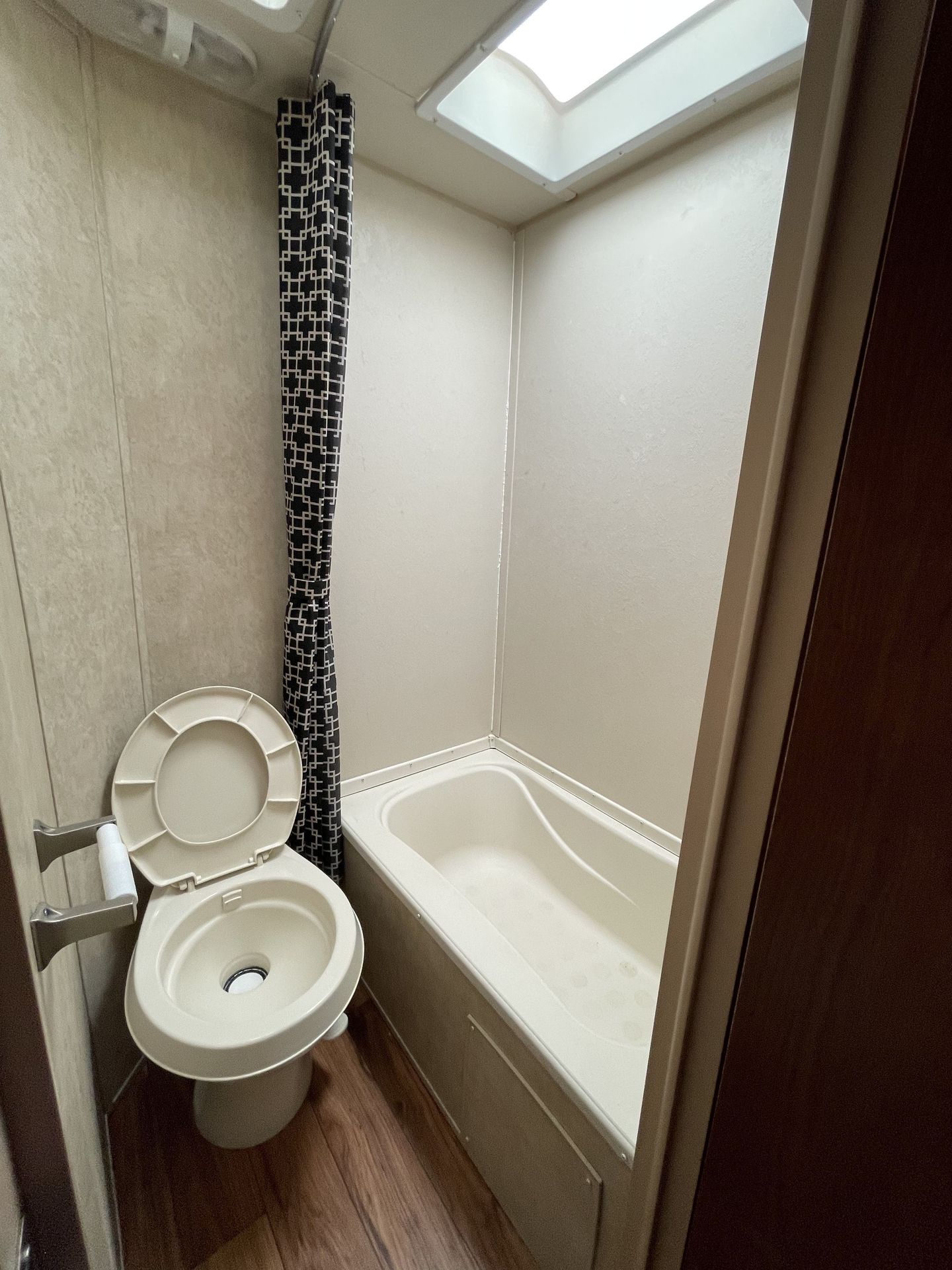 Photo 6 - 2015 Salem Travel Trailer rental photo 8