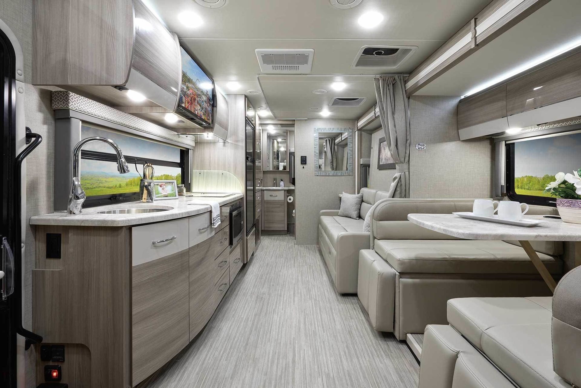 Photo 3 - 2021 Mercedes-Benz Class A Motorhome rental photo 7