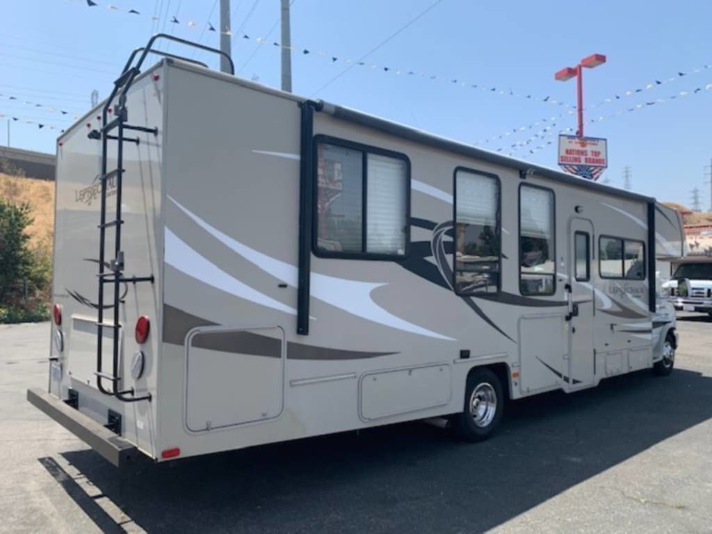 Photo 2 - 2015 Coachmen Class C Motorhome rental photo 4