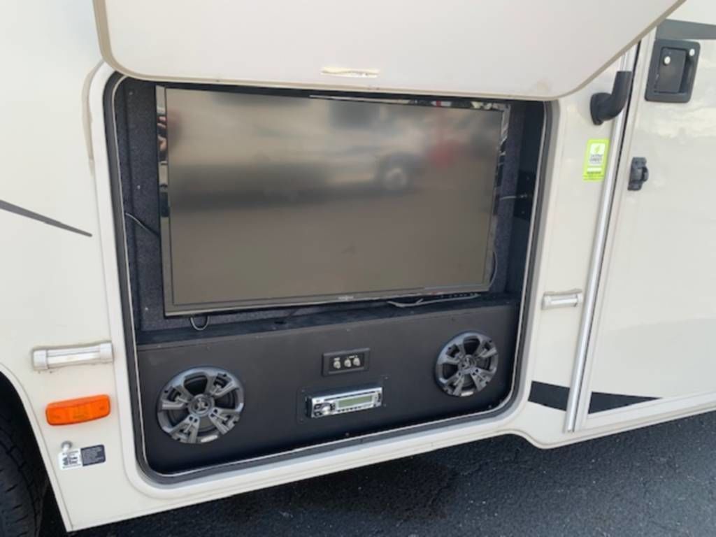 Photo 2 - 2015 Coachmen Class C Motorhome rental photo 5