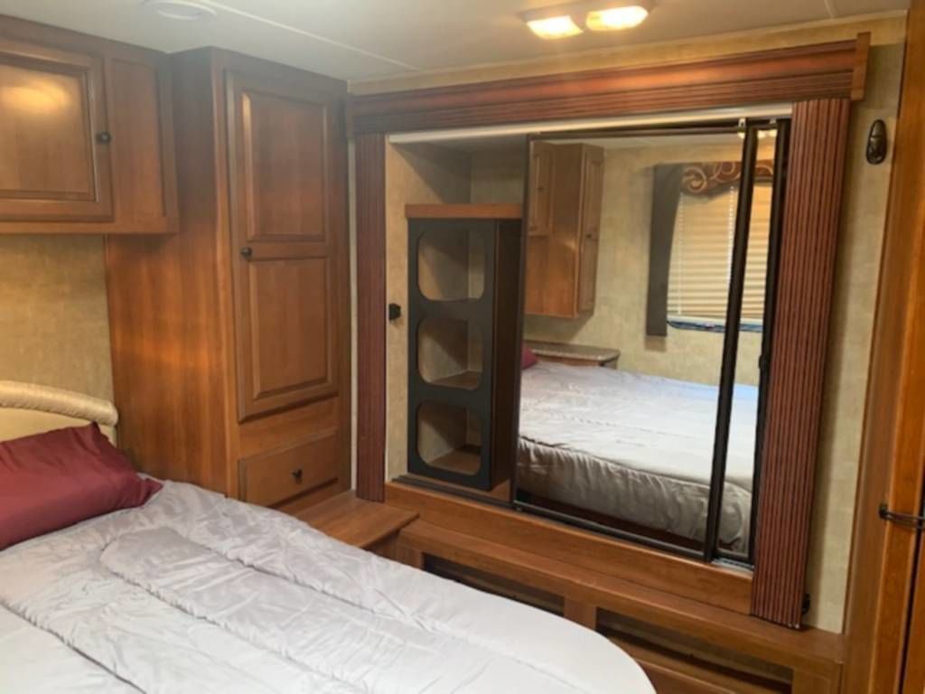 Photo 3 - 2015 Coachmen Class C Motorhome rental photo 8