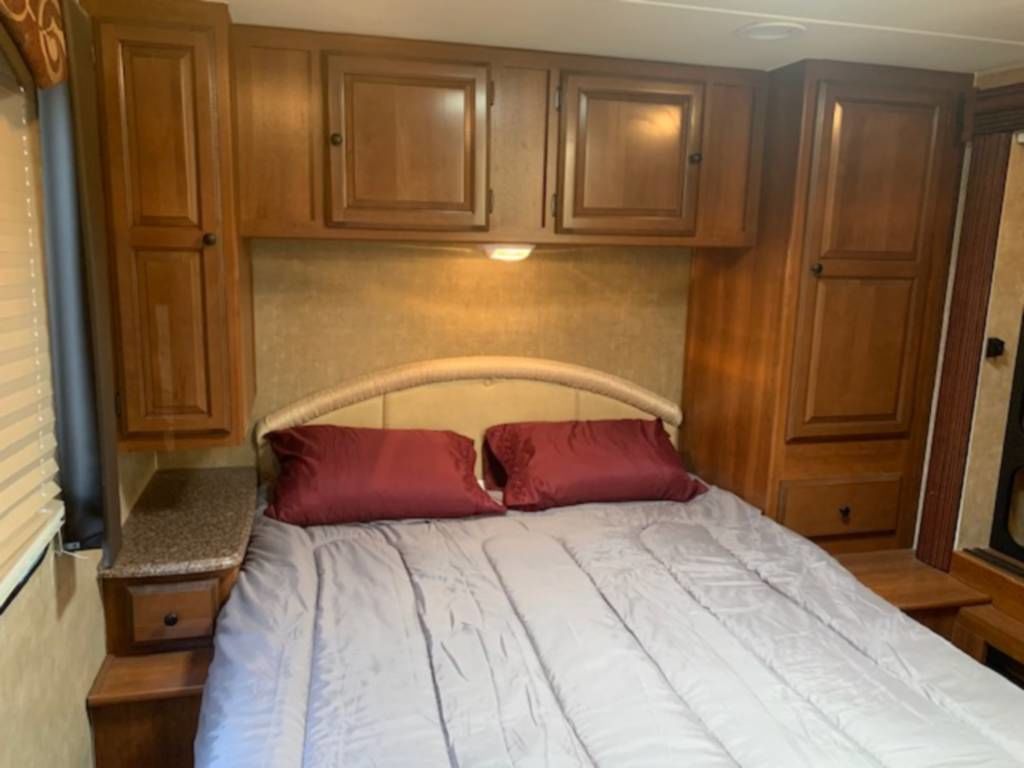 Photo 3 - 2015 Coachmen Class C Motorhome rental photo 9