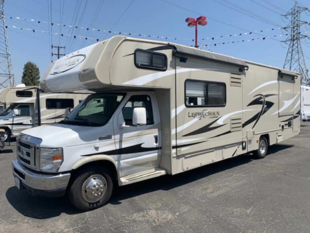 Photo 5 - 2015 Coachmen Class C Motorhome rental photo 13