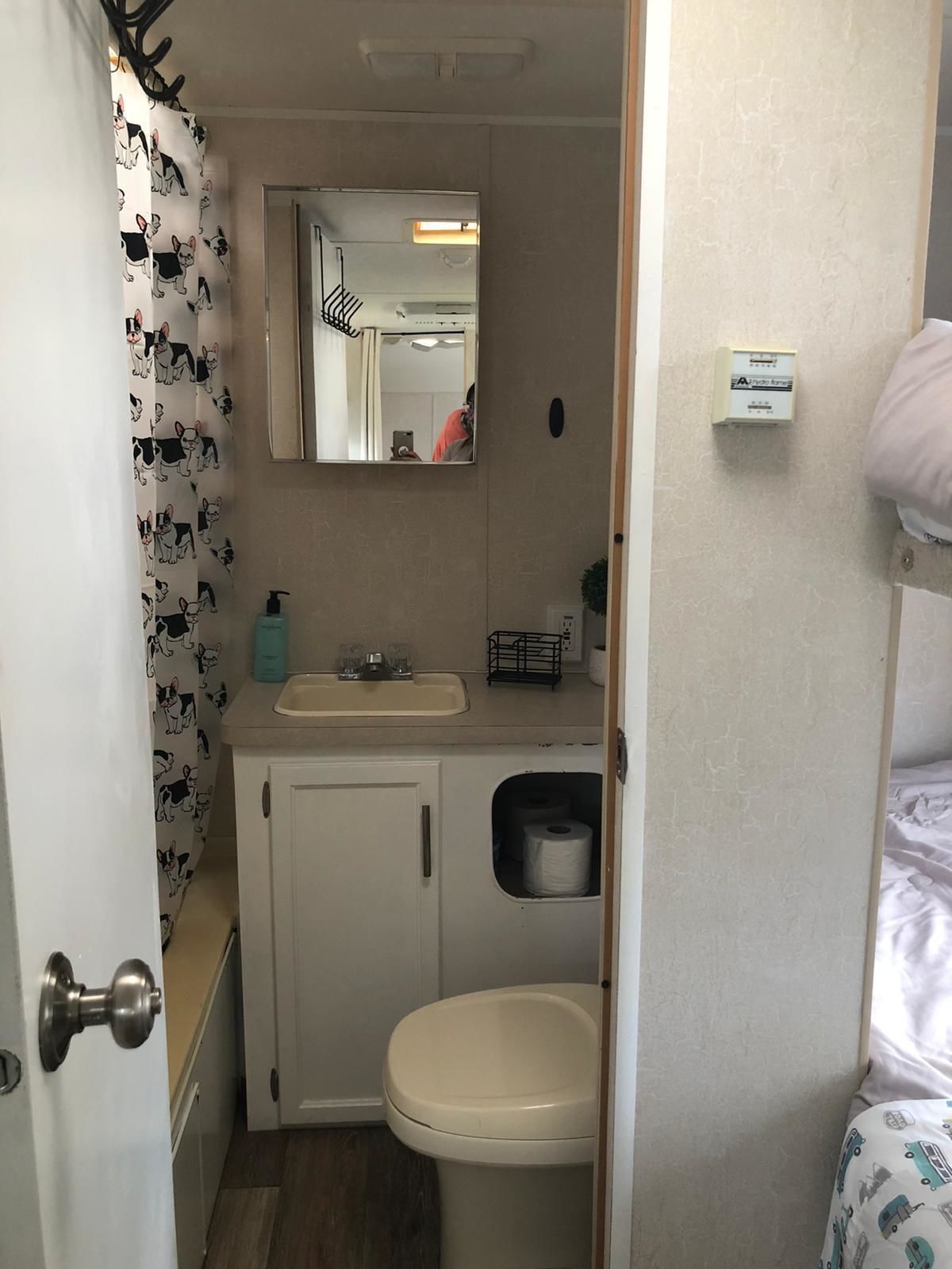 Photo 4 - 2000 Coachmen Travel Trailer rental photo 6