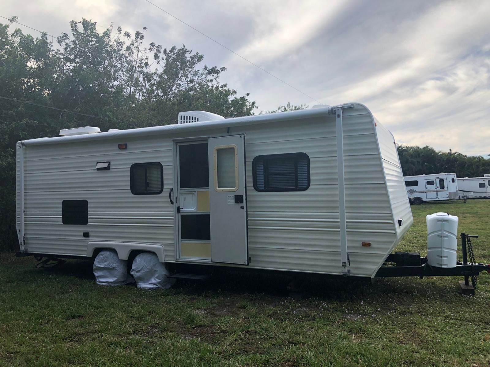 Photo 6 - 2000 Coachmen Travel Trailer rental photo 8