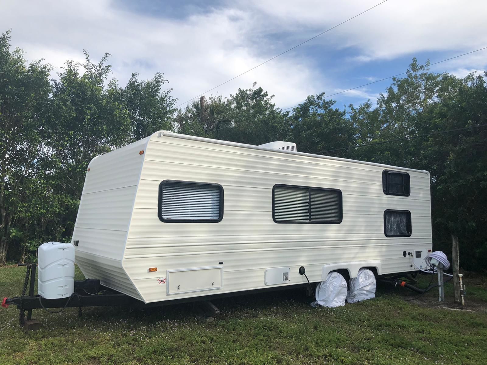 Photo 7 - 2000 Coachmen Travel Trailer rental photo 9
