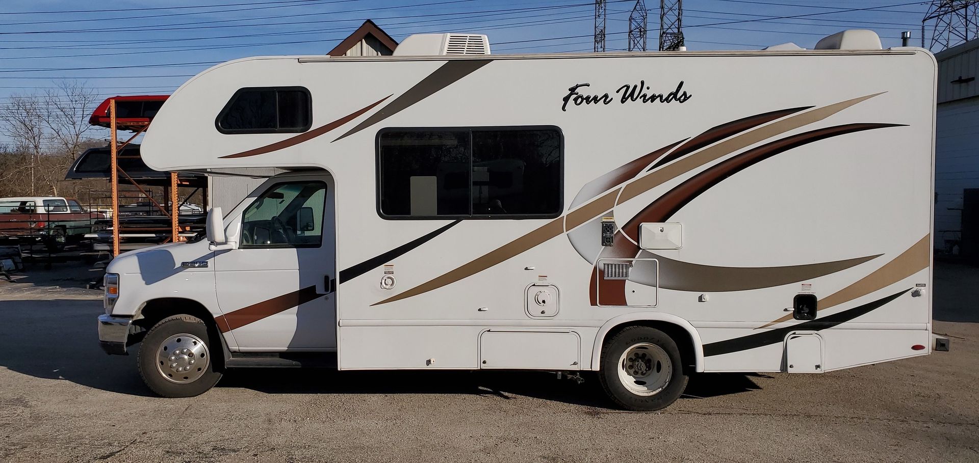 Photo 1 - 2019 Thor Class C Motorhome rental photo 3