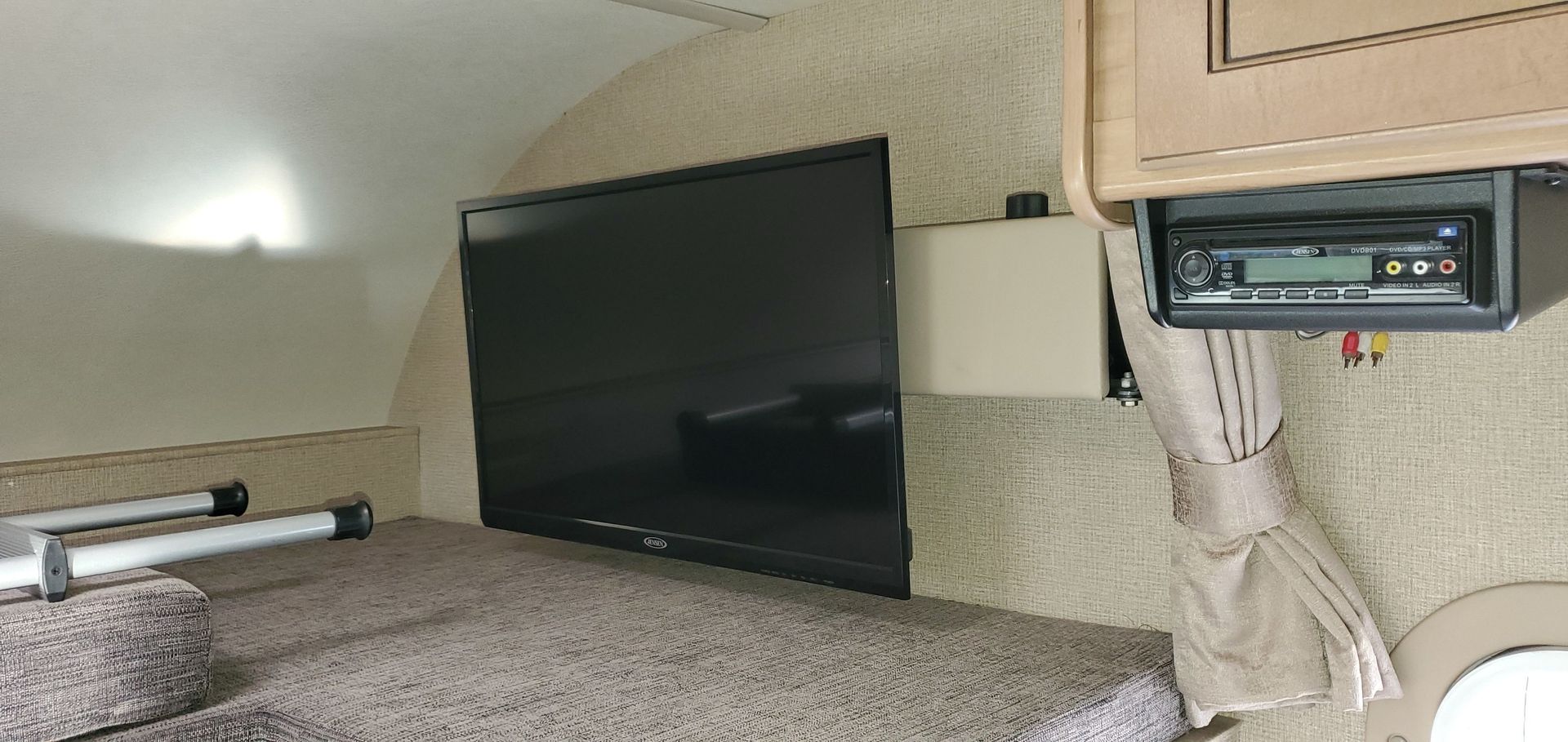Photo 3 - 2019 Thor Class C Motorhome rental photo 7