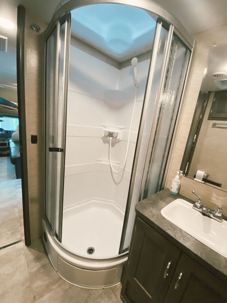 Photo 8 - 2017 Winnebago Class C Motorhome rental photo 10