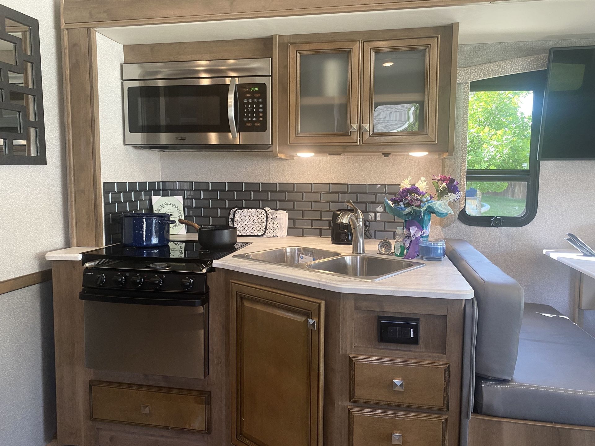 Photo 7 - 2019 Fleetwood Class A Motorhome rental photo 9