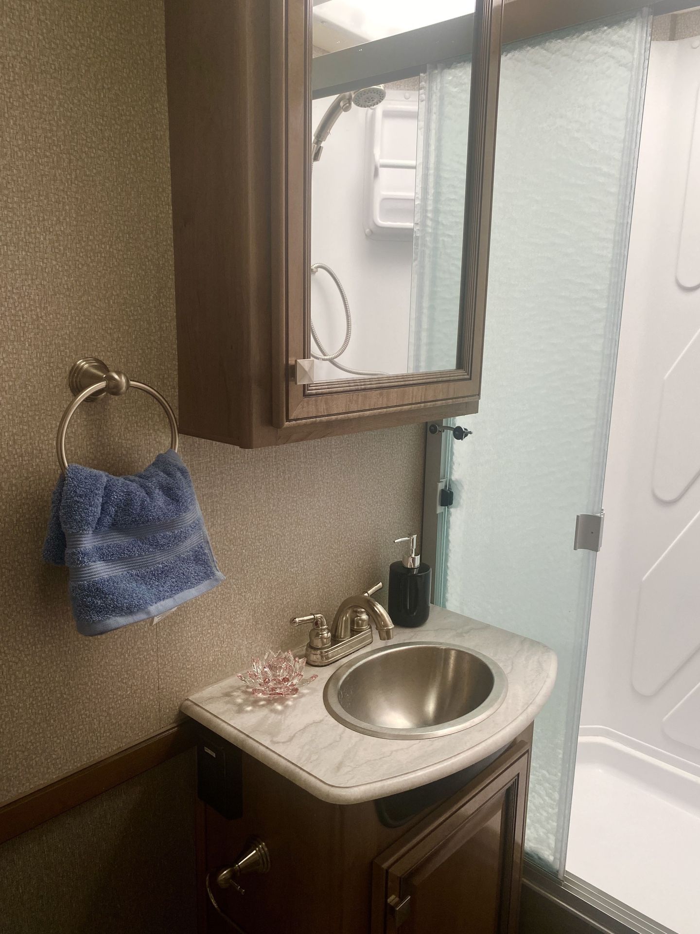 Photo 10 - 2019 Fleetwood Class A Motorhome rental photo 12