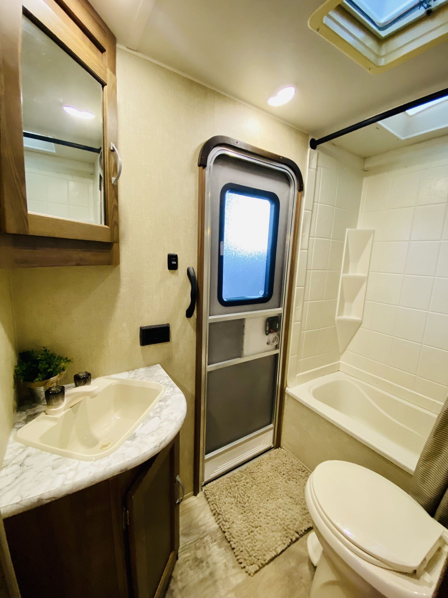 Photo 15 - 2019 Gulf Stream Travel Trailer rental photo 17