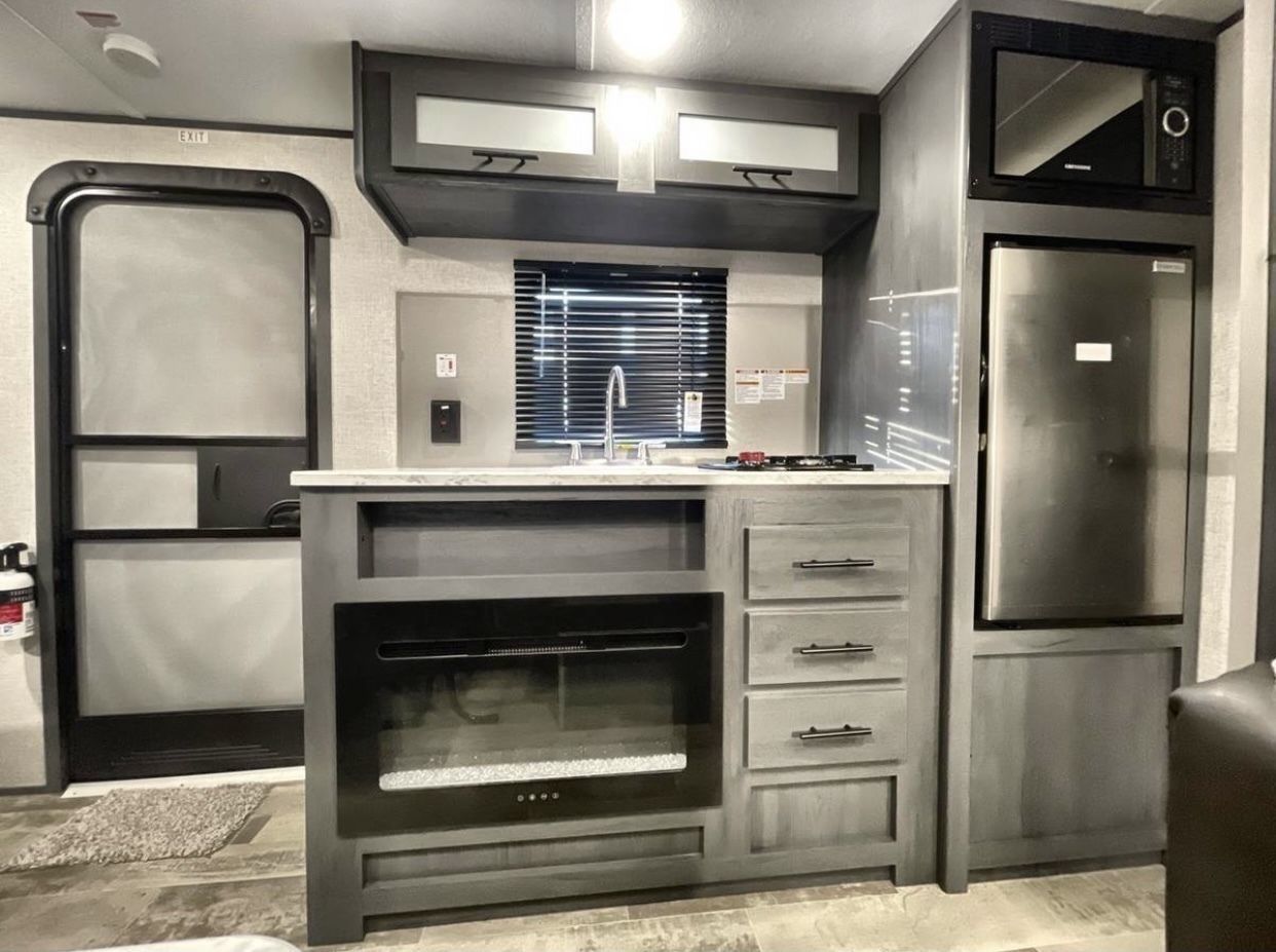 Photo 4 - 2021 Dutchmen Travel Trailer rental photo 9