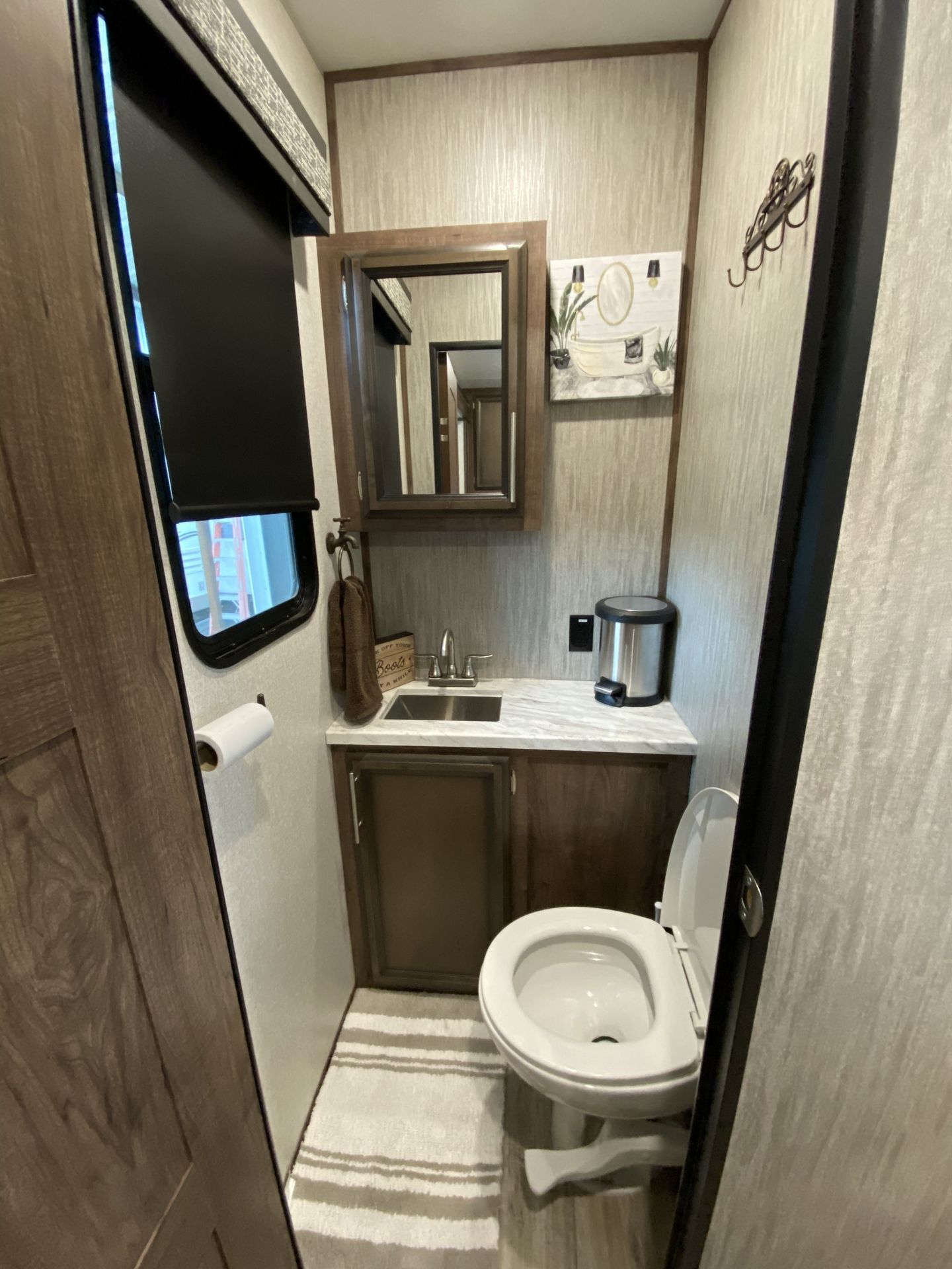 Photo 14 - 2021 K-Z Fifth Wheel rental photo 16
