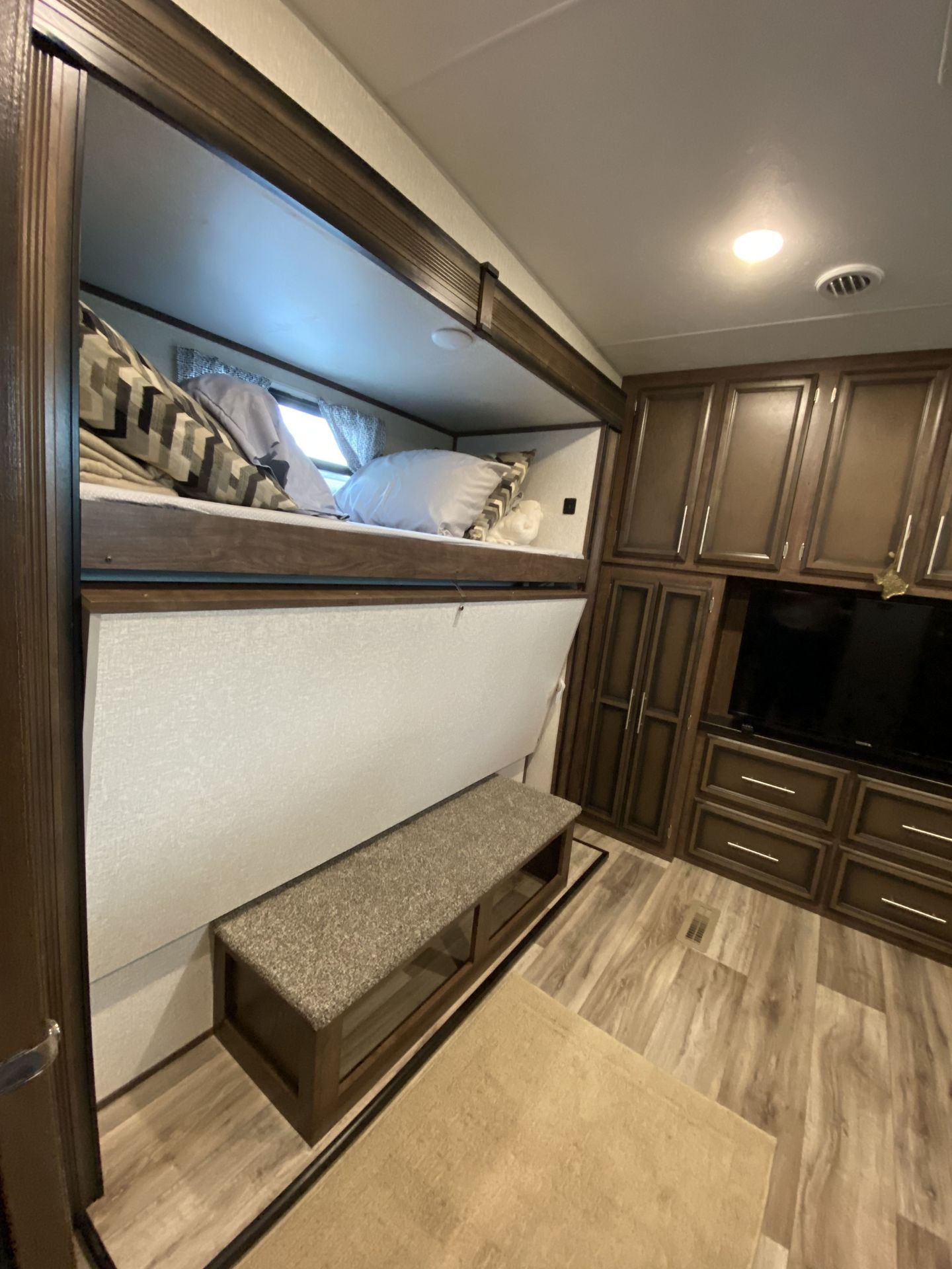 Photo 16 - 2021 K-Z Fifth Wheel rental photo 18