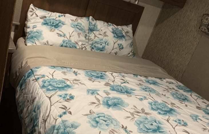 Photo 4 - 2018 Forest River Class C Motorhome rental photo 27