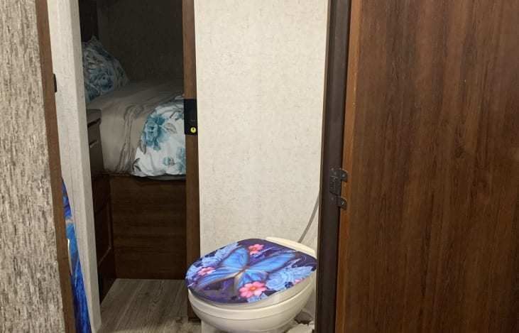 Photo 4 - 2018 Forest River Class C Motorhome rental photo 31